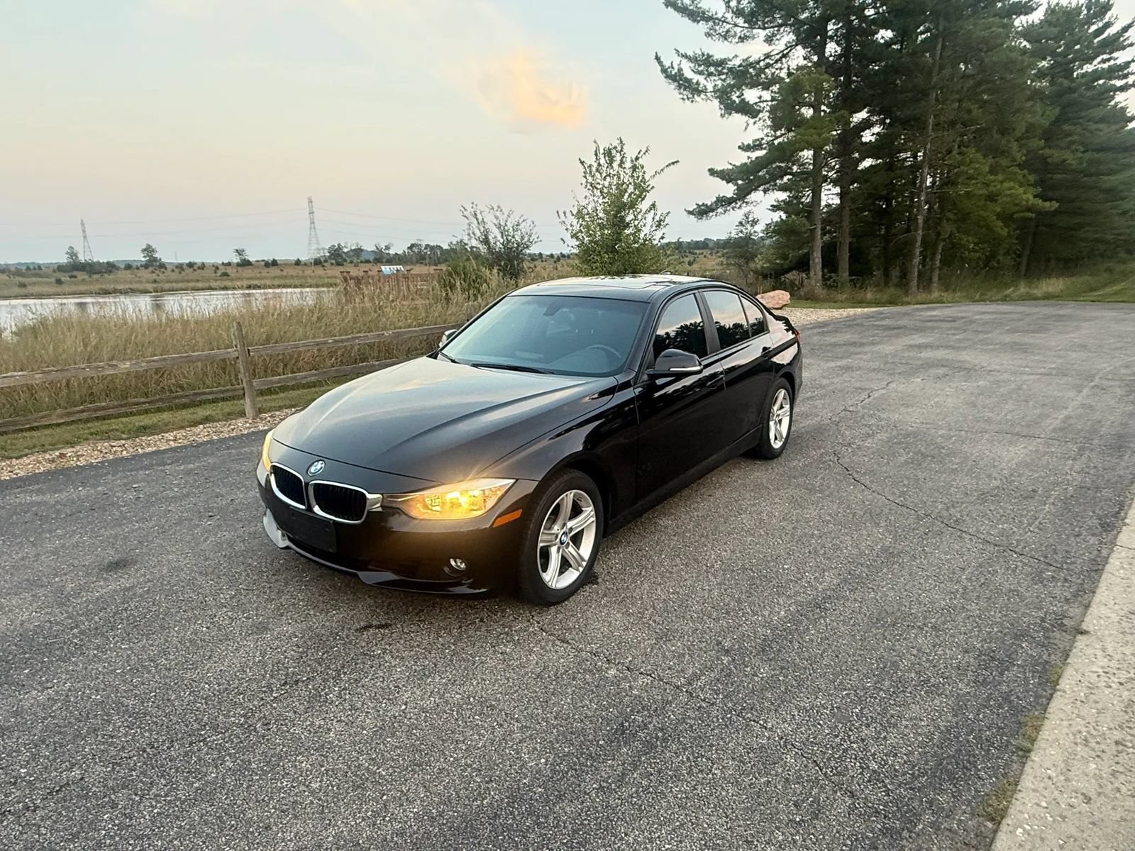 Used 2015 BMW 328i xDrive Sedan AWD/4WD image 2