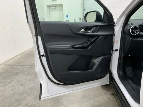 Used 2025 Chevrolet Equinox LT image 13