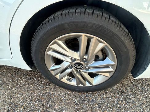 Used 2019 Hyundai Elantra Value Edition FWD image 8