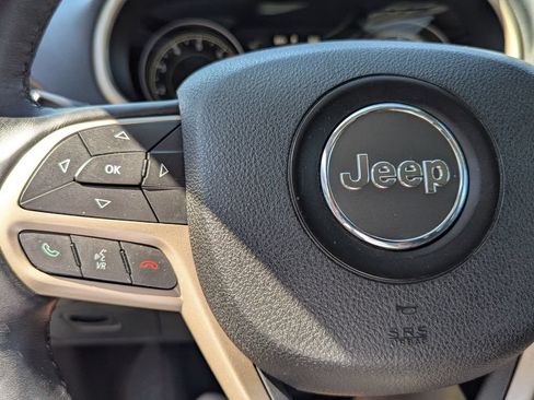 Used 2017 Jeep Cherokee Sport w/ Cold Weather Group FWD image 14