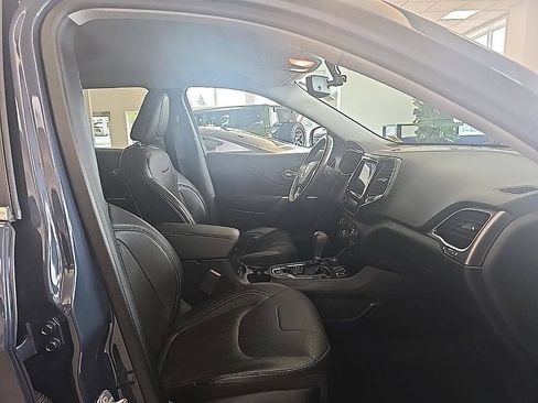 Used 2019 Jeep Cherokee Limited AWD/4WD image 37