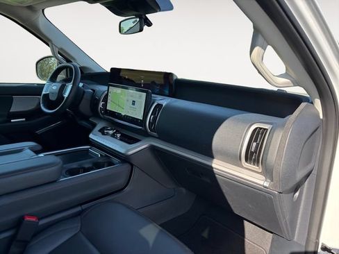 Used 2025 Ford Expedition Active AWD/4WD image 10