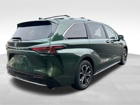 Used 2025 Toyota Sienna Platinum AWD/4WD image 5