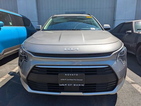 Used 2024 Kia Niro EX FWD image 6