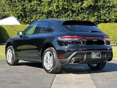 Used 2025 Porsche Macan image 3