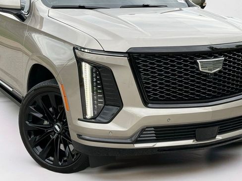 Certified 2025 Cadillac Escalade ESV Sport Platinum w/ LPO, ONYX Package AWD/4WD image 8