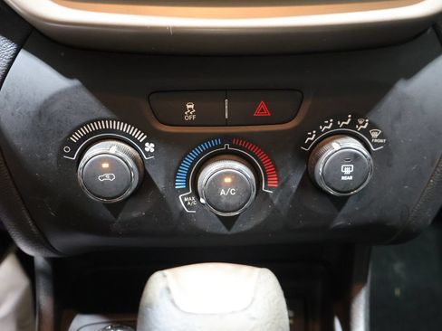 Used 2017 Jeep Cherokee Sport AWD/4WD image 27