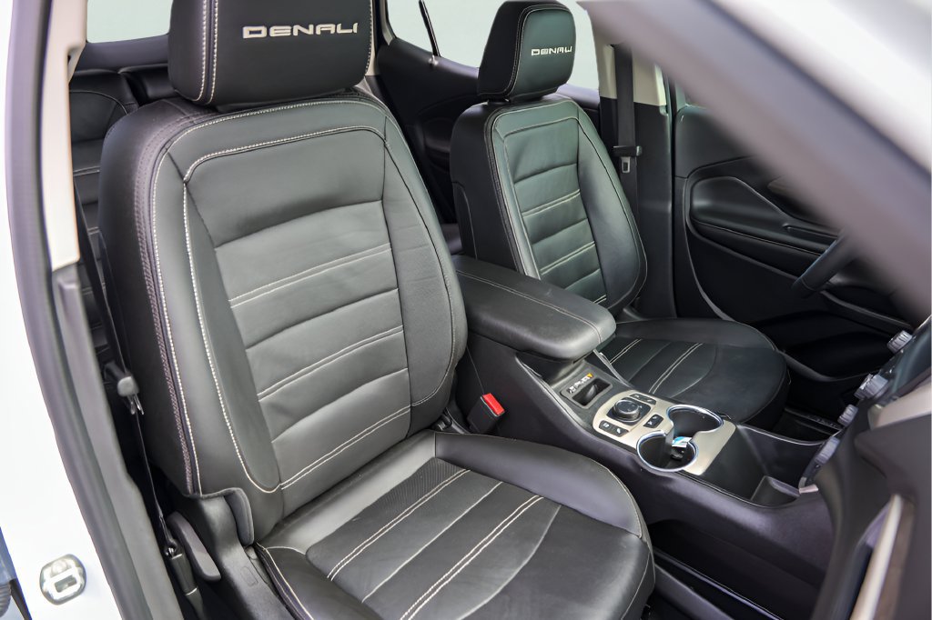 Used 2024 GMC Terrain Denali w/ Denali Premium Package AWD/4WD image 34