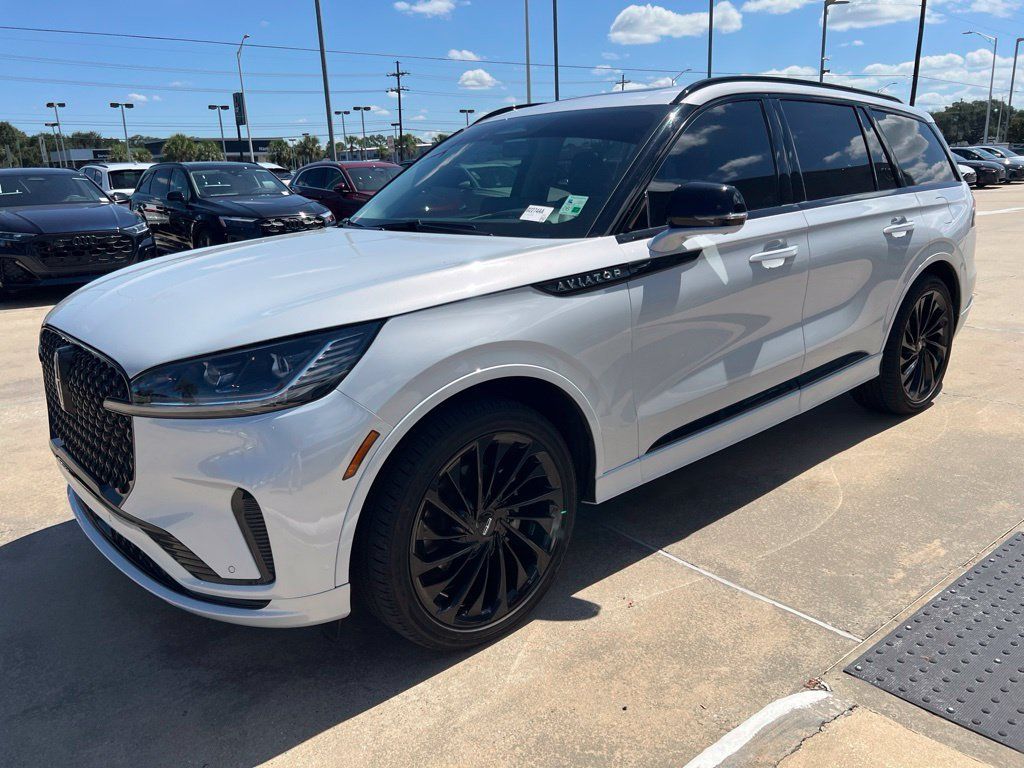 Used 2025 Lincoln Aviator Reserve w/ Luxury Package RWD image 1
