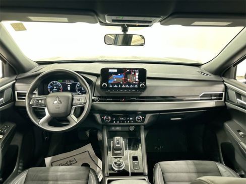 Used 2023 Mitsubishi Outlander SE Black Edition image 19