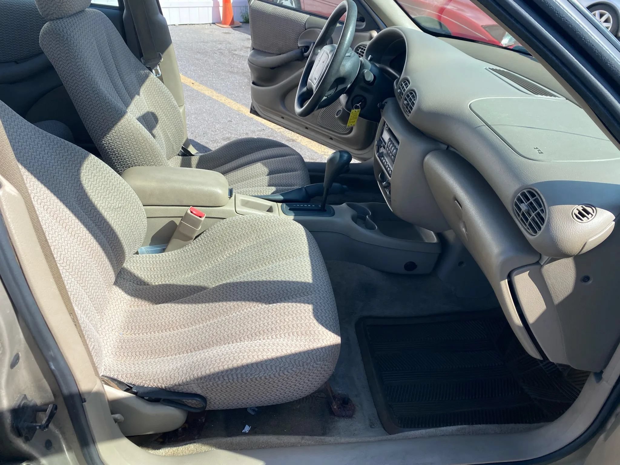 Used 2002 Pontiac Sunfire SE FWD image 10