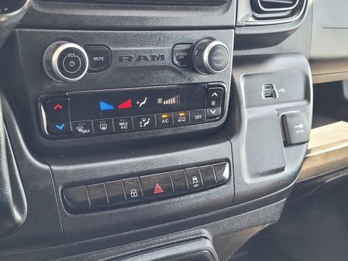 Used 2025 RAM ProMaster 2500 w/ Convenience Group FWD image 11