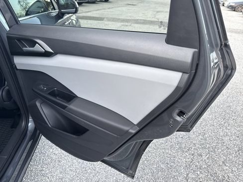 Certified 2022 Volkswagen Taos SEL image 29