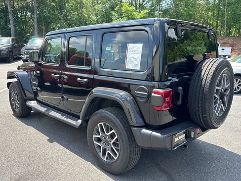 Used 2024 Jeep Wrangler Unlimited Sahara w/ Technology Group AWD/4WD image 7