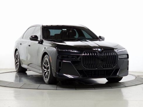Used 2025 BMW 760i xDrive w/ Executive Package image 1