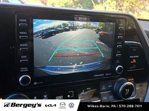 Used 2020 Toyota Highlander XLE image 21