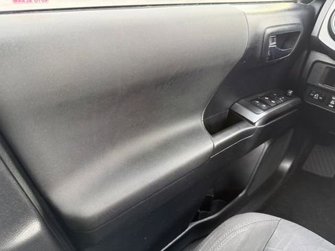 Certified 2019 Toyota Tacoma TRD Sport AWD/4WD image 30