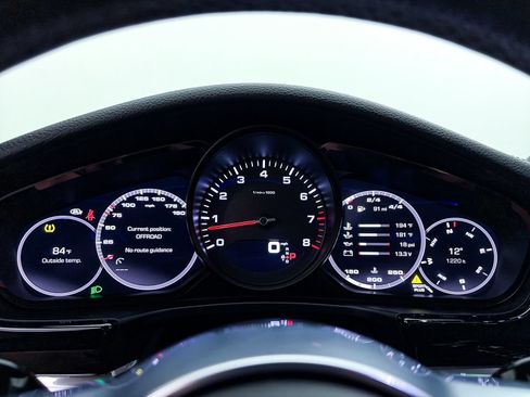 Used 2018 Porsche Panamera image 36
