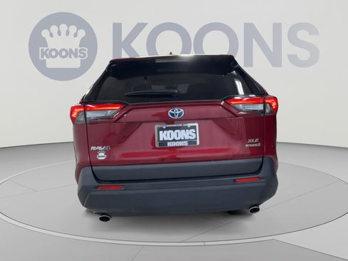 Used 2022 Toyota RAV4 XLE Premium AWD/4WD image 10