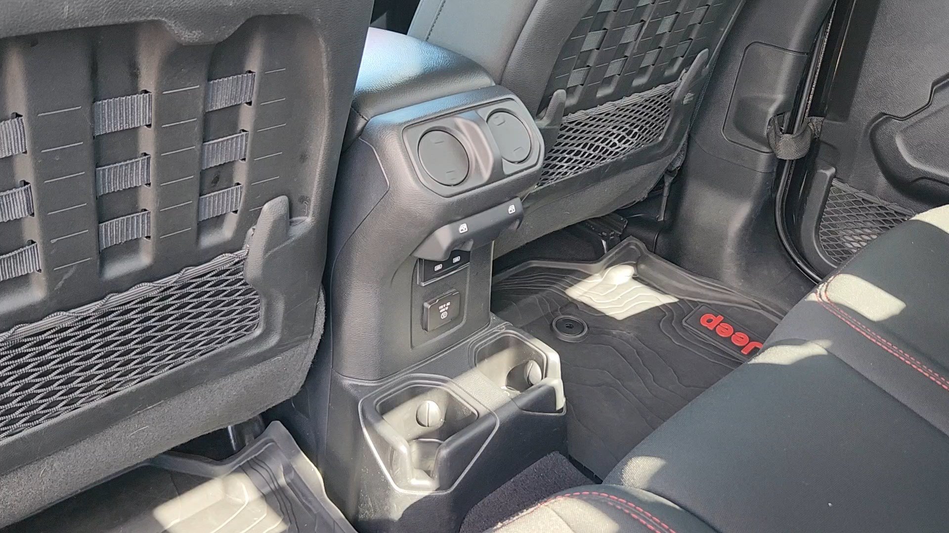 Used 2021 Jeep Gladiator Rubicon AWD/4WD image 17