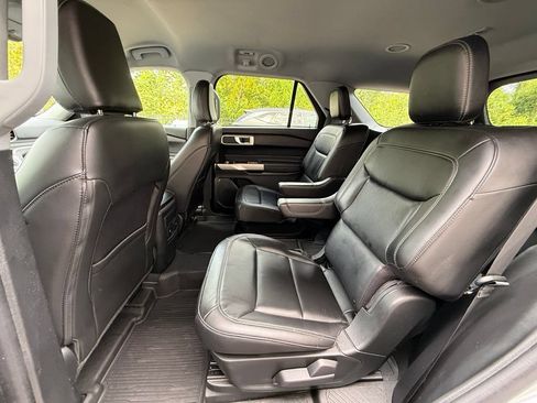 Used 2024 Ford Explorer XLT w/ Equipment Group 202A AWD/4WD image 35