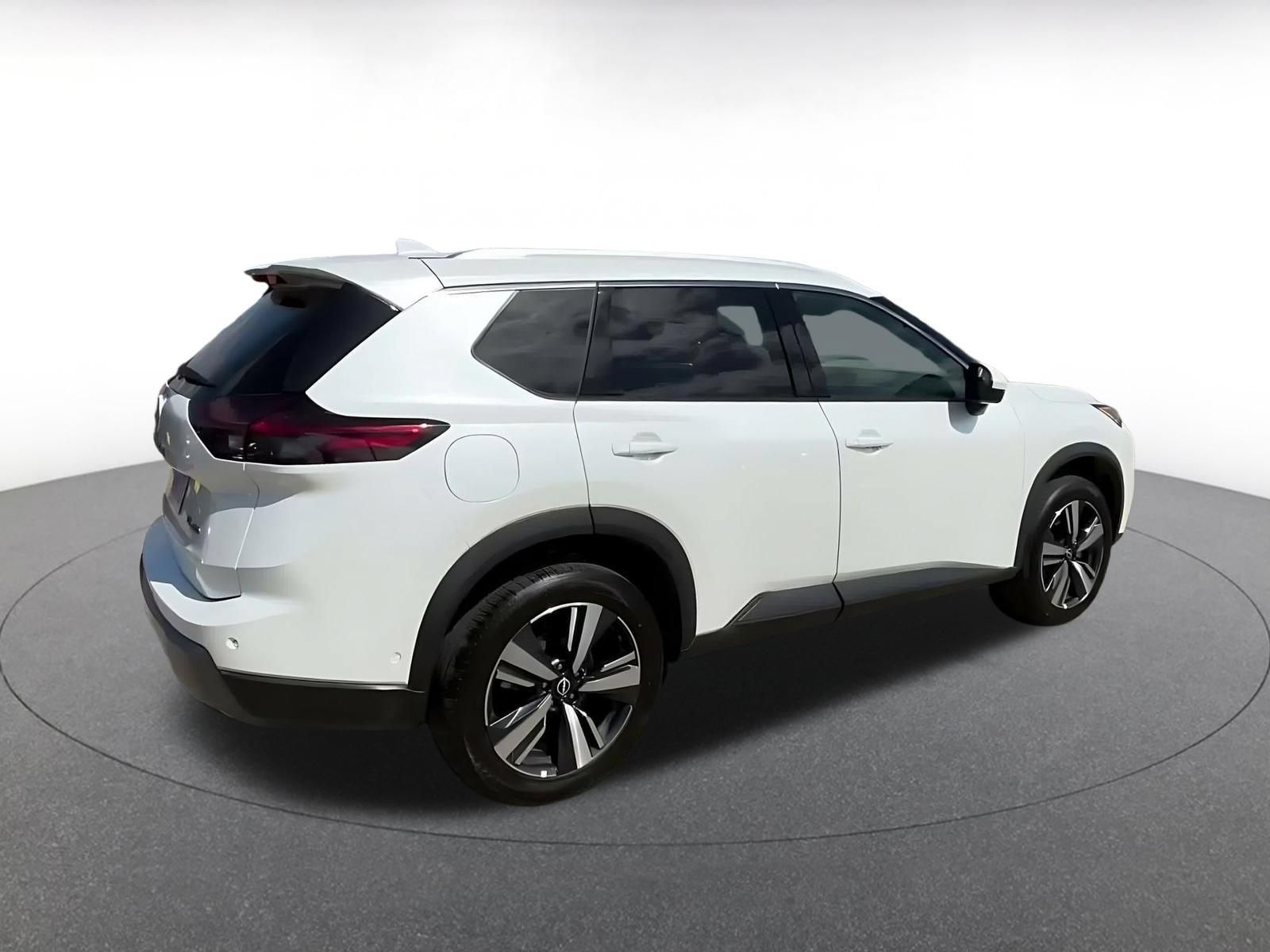 Used 2026 Nissan Rogue SL AWD/4WD image 14