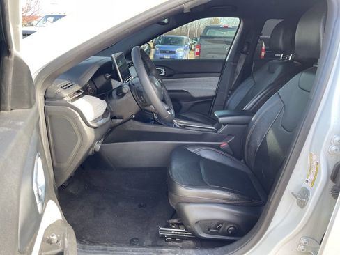 Used 2023 Jeep Compass Latitude image 8