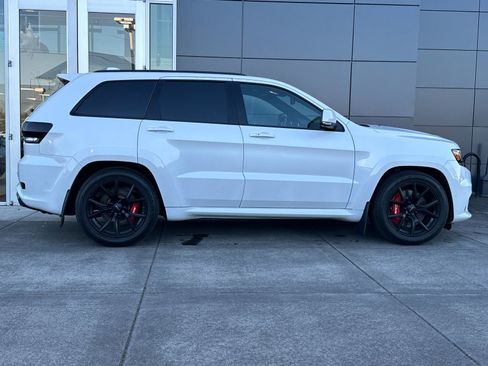 Used 2021 Jeep Grand Cherokee SRT image 2