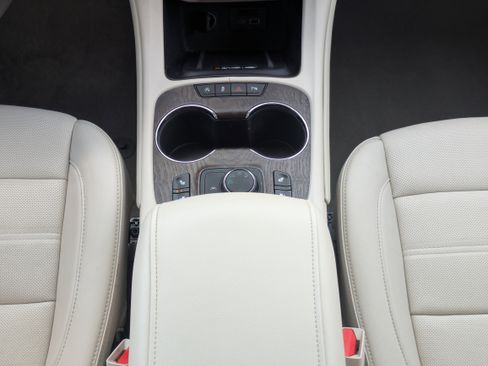 Used 2023 GMC Acadia Denali image 6