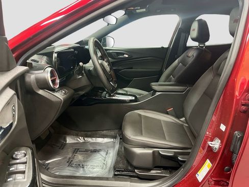 Used 2025 Chevrolet Trax RS w/ Sunroof Package image 20