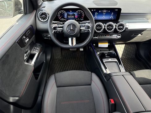 New 2025 Mercedes-Benz GLB 250 4MATIC image 14