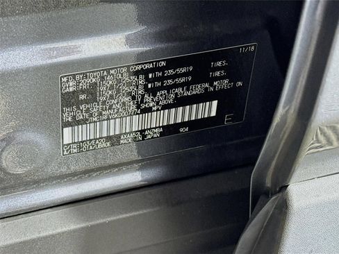 Used 2019 Toyota RAV4 XLE Premium FWD image 32