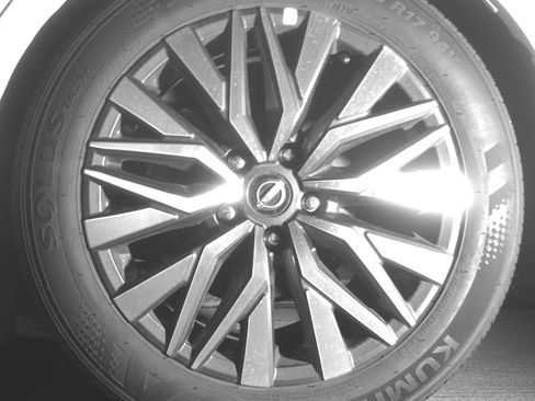 Used 2025 Nissan Altima 2.5 SV FWD image 14
