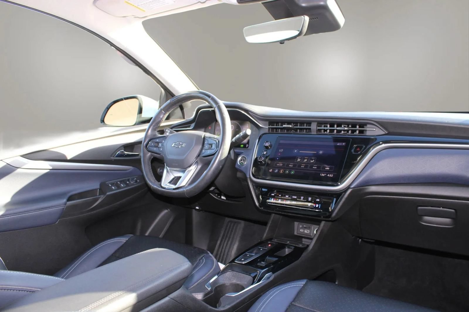 Used 2022 Chevrolet Bolt EUV Premier w/ Launch Edition FWD image 23