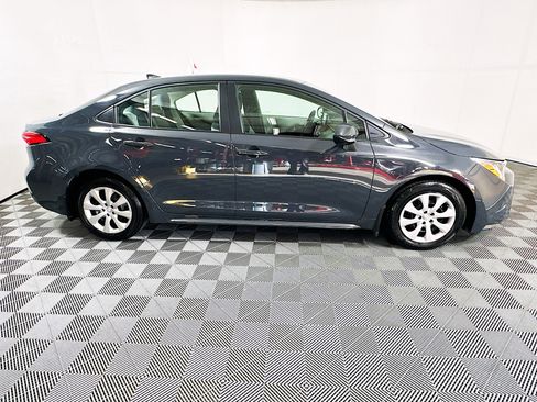 Used 2025 Toyota Corolla LE FWD image 2