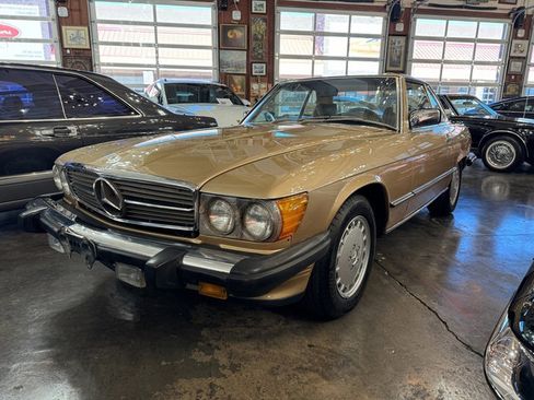 Used 1987 Mercedes-Benz 560 SL image 2