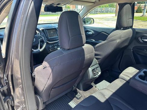 Used 2016 Jeep Cherokee Latitude w/ Comfort/Convenience Group AWD/4WD image 23
