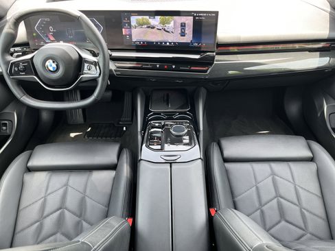 Used 2025 BMW 530i RWD image 3