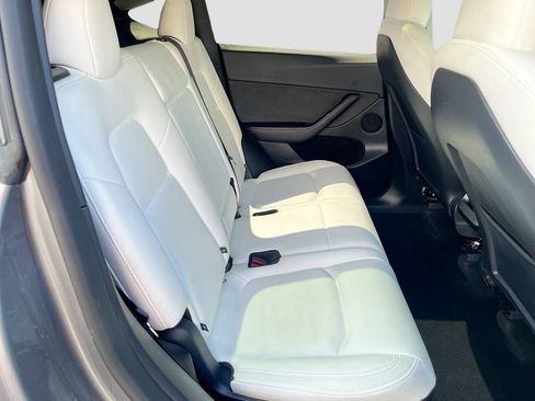 Used 2025 Tesla Model Y Long Range AWD/4WD image 29