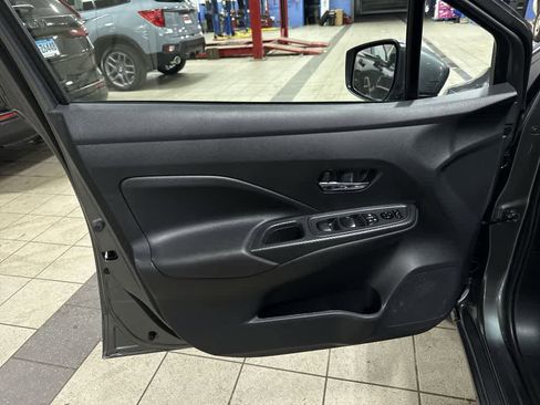 Used 2025 Nissan Versa SV image 27