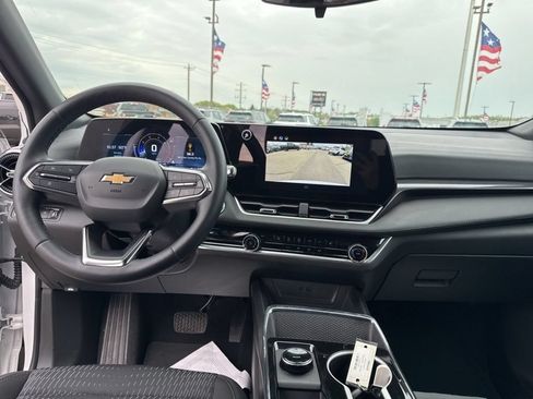 Used 2026 Chevrolet Equinox LT AWD/4WD image 39
