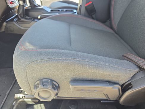 Used 2024 Jeep Wrangler Unlimited Rubicon AWD/4WD image 29