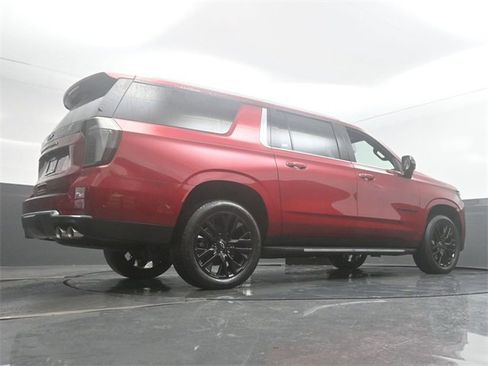 New 2025 Chevrolet Suburban Premier image 11