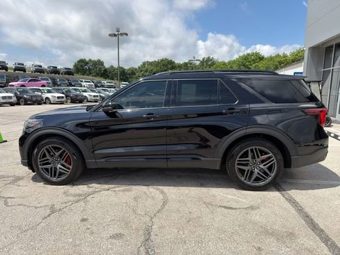 Used 2025 Ford Explorer ST w/ Sun And Sound Package AWD/4WD image 4