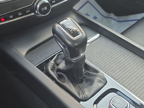 Used 2020 Volvo S60 T5 Momentum image 24