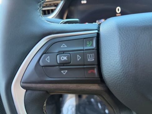 Used 2023 Jeep Grand Cherokee Limited image 21