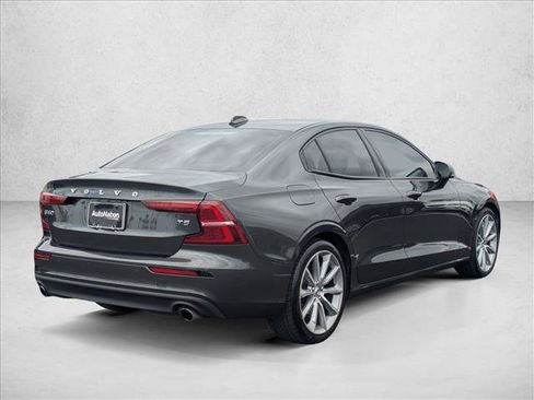 Used 2021 Volvo S60 T5 Momentum FWD image 5