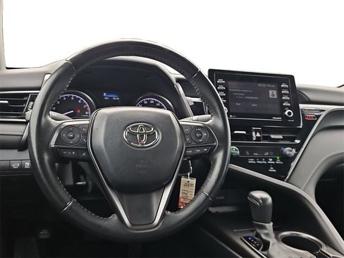 Used 2023 Toyota Camry SE image 17
