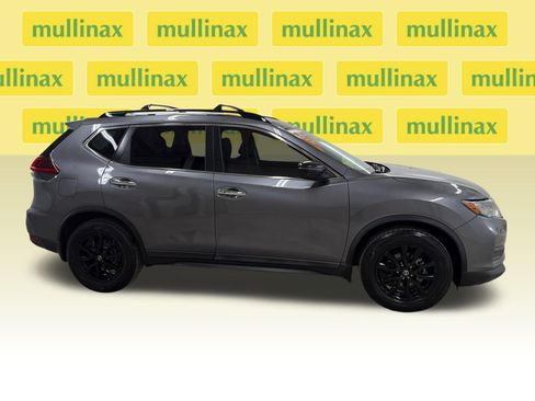 Used 2018 Nissan Rogue SV FWD image 2