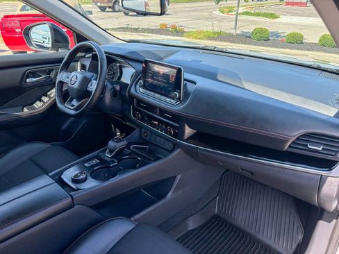 Used 2025 Nissan Rogue SV w/ Rock Creek Premium Package AWD/4WD image 28